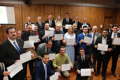Vereadores, prefeito e vice eleitos são diplomados pela Justiça Eleitoral