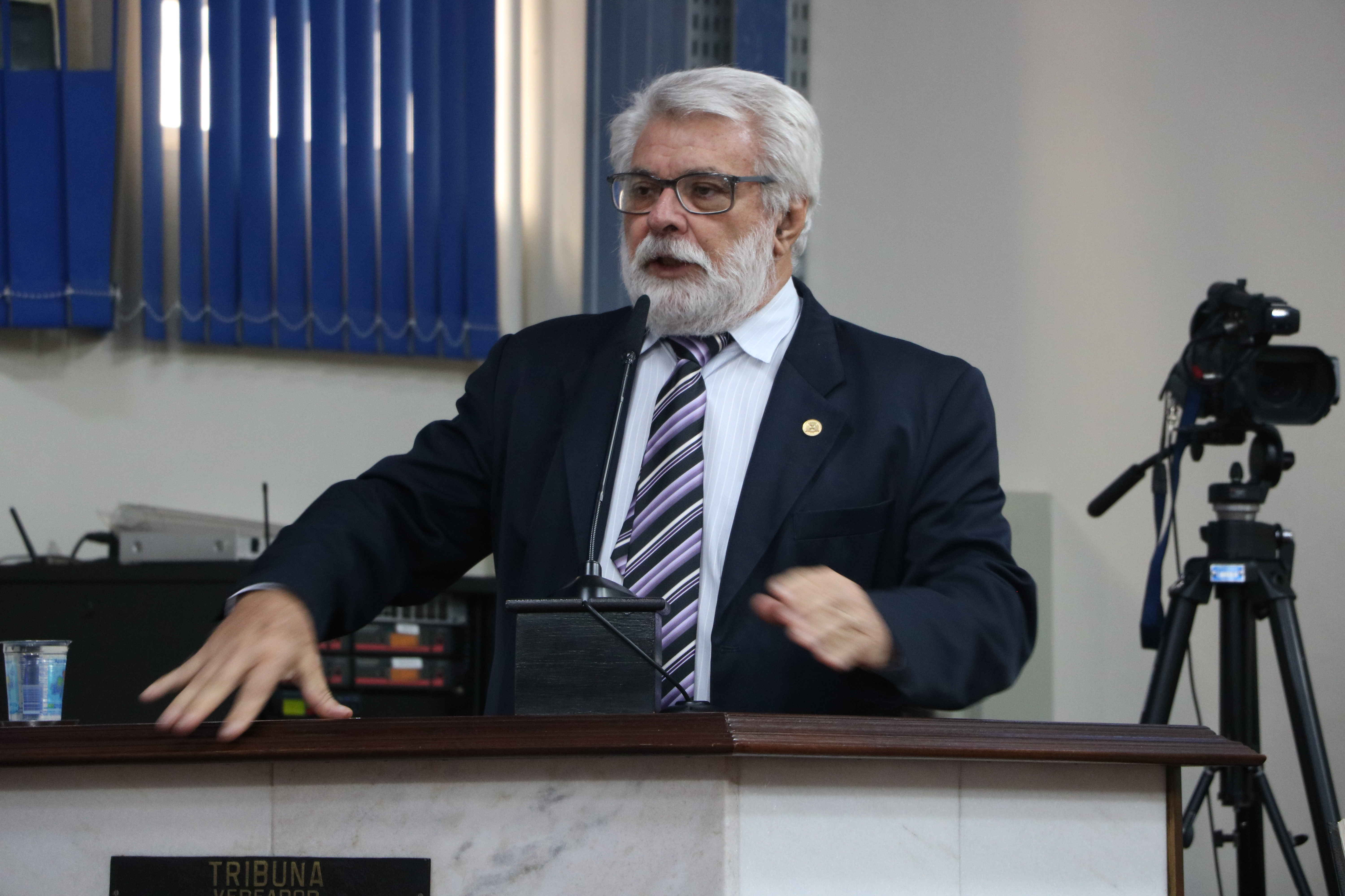 Vereadores aderem à CEI para investigar Área Azul digital