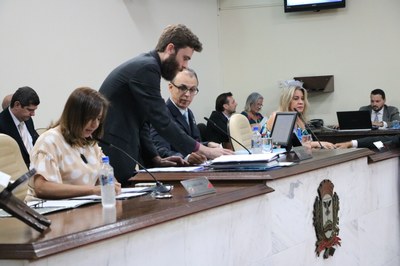 Vereadores analisam 11 projetos e um veto na 33ª sessão