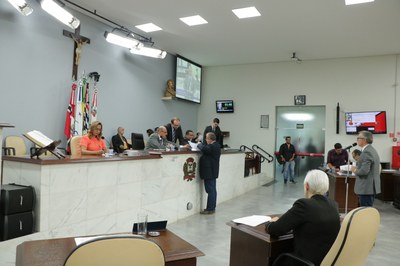Vereadores votam crédito especial para Educação