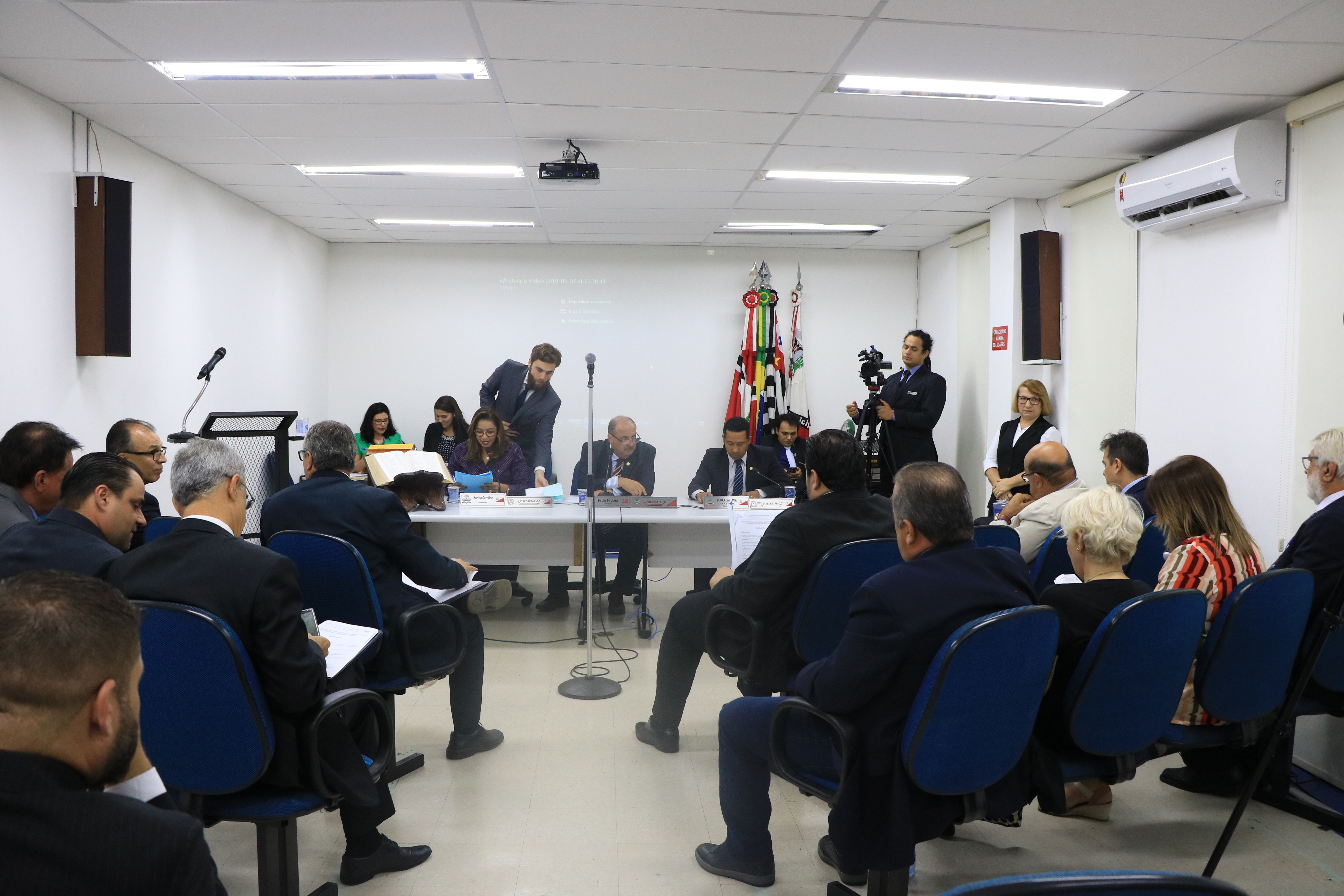 Vereadores votam criação de 521 cargos e PPI