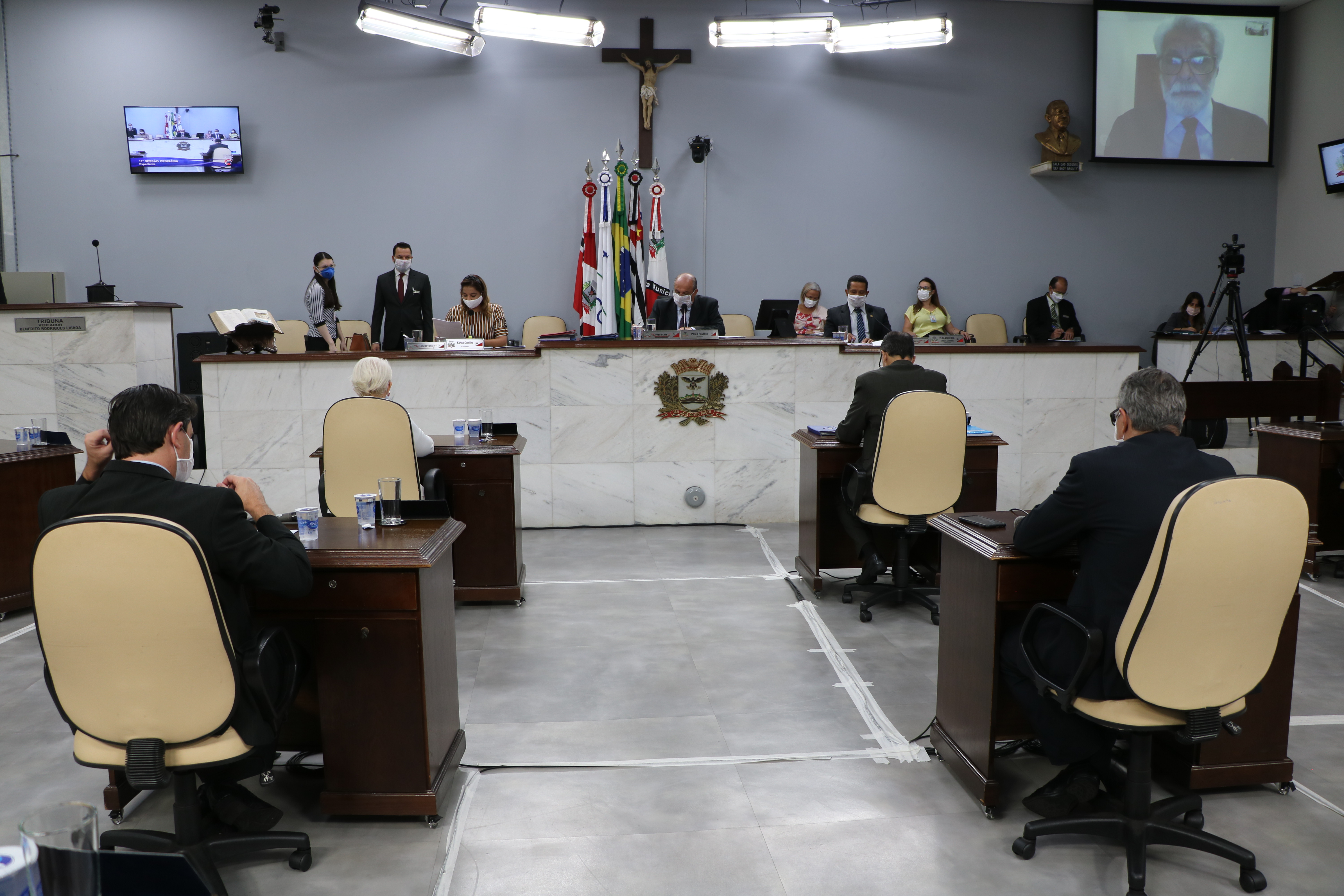 Vereadores votam dez itens na 12ª sessão ordinária