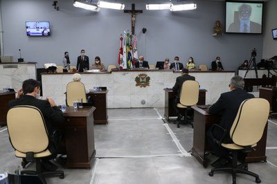 Vereadores votam dez itens na 12ª sessão ordinária