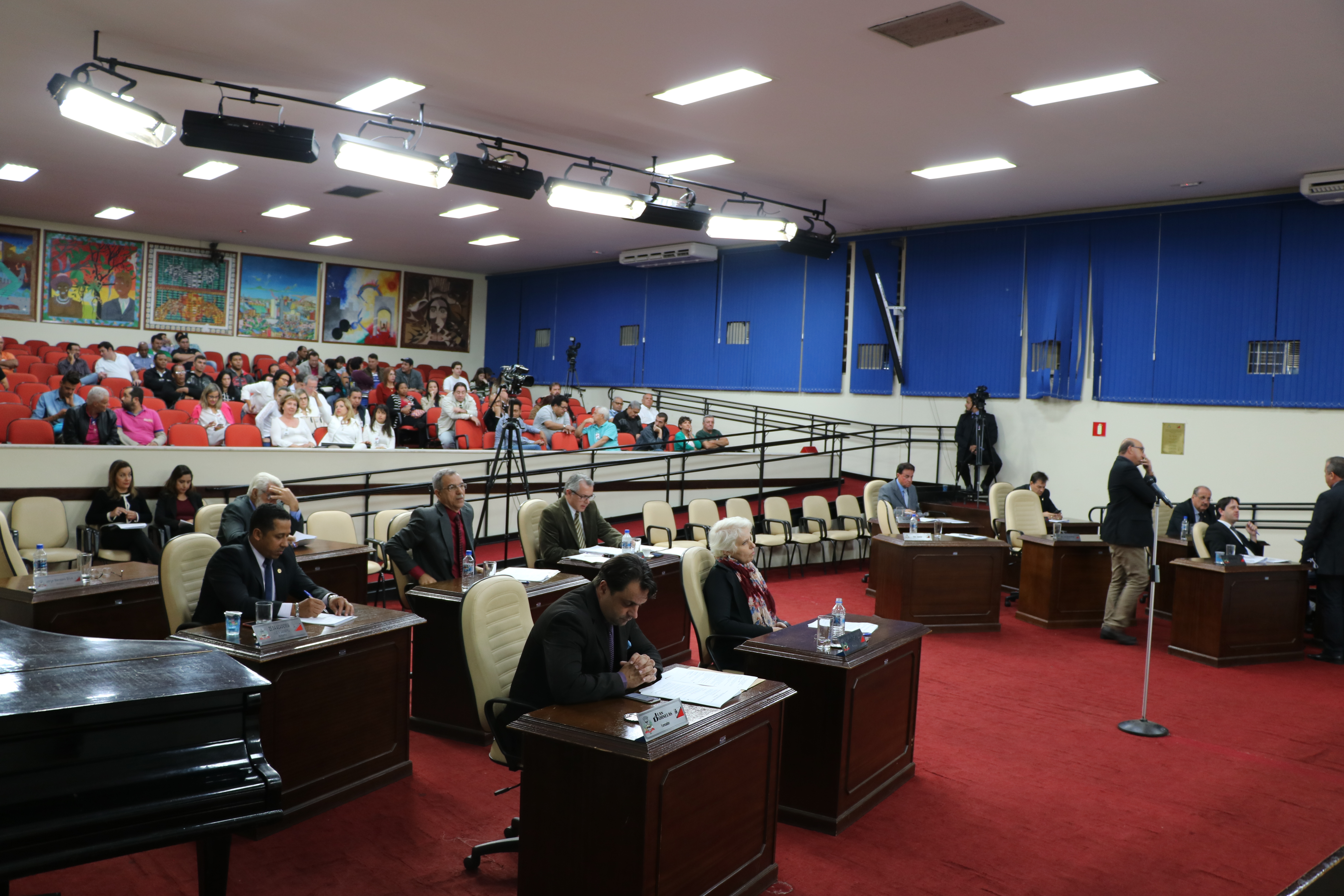 Vereadores votam quatro projetos de lei, uma proposta de lei complementar e formação de CEVs