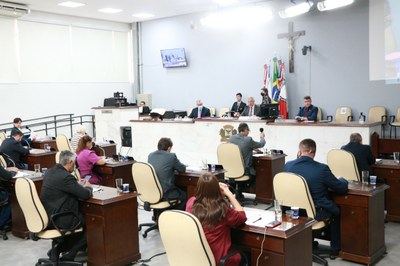 Vereadores votam isenção de Área Azul para professores