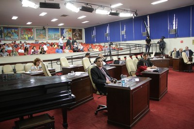 Vereadores votam mérito do orçamento para 2017