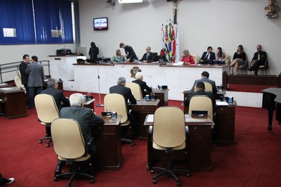 Vereadores votam mudança de horário das sessões na próxima terça