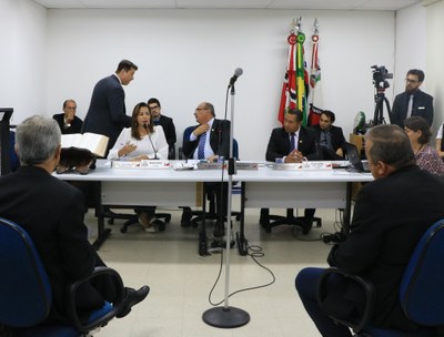 Vereadores votam oito projetos na 18ª sessão