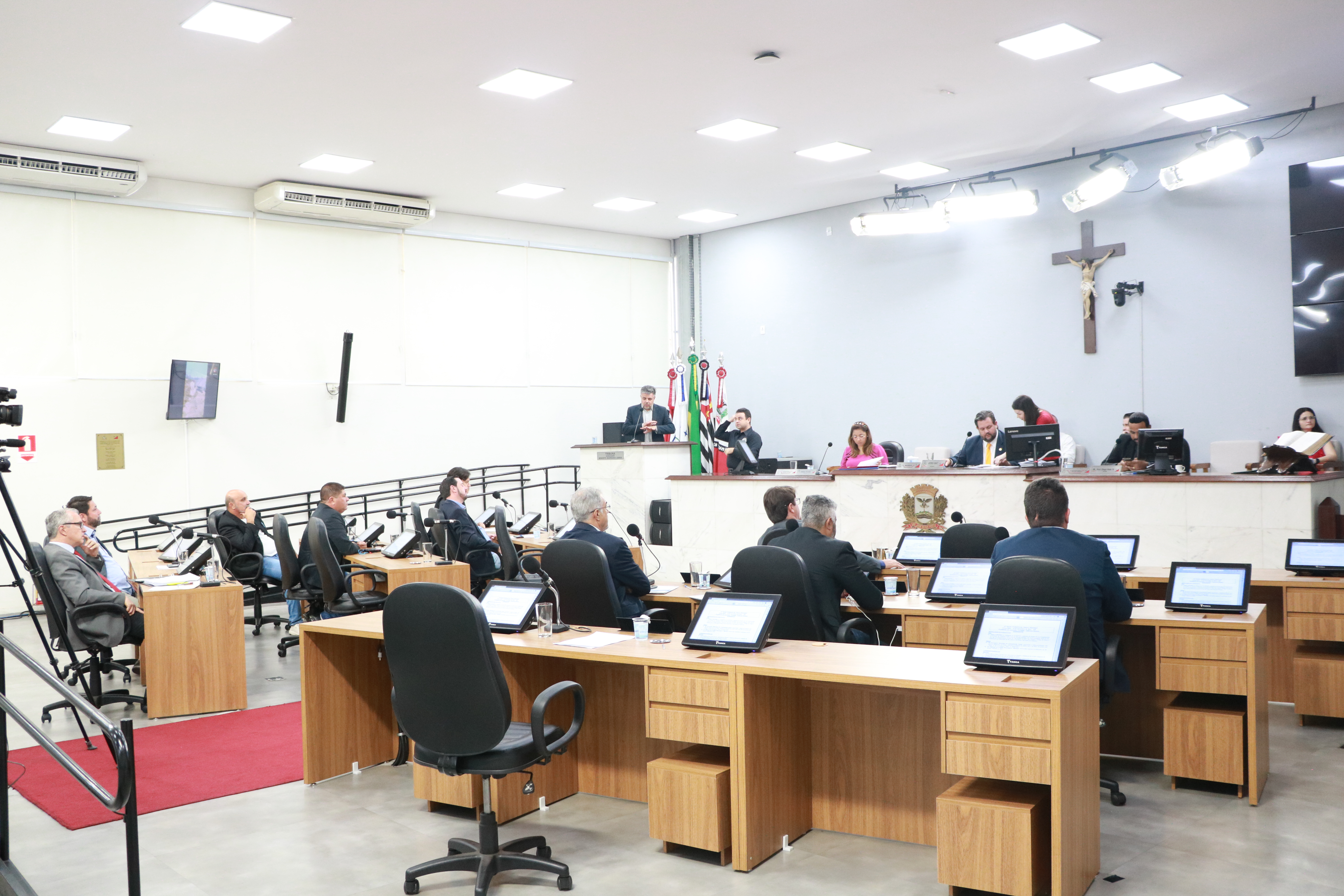 Vereadores votam tabela e piso salarial de técnicos de enfermagem