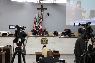 Vereadores votam veto a reajuste de salário