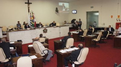Veto e três projetos recebem vista por uma sessão
