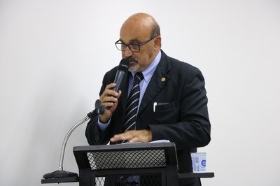 Vereadores analisam sete propostas nesta terça-feira